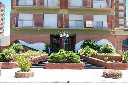 Frente del edificio Riazor 7, donde esta el departamento para 6 personas en 2 ambientes.